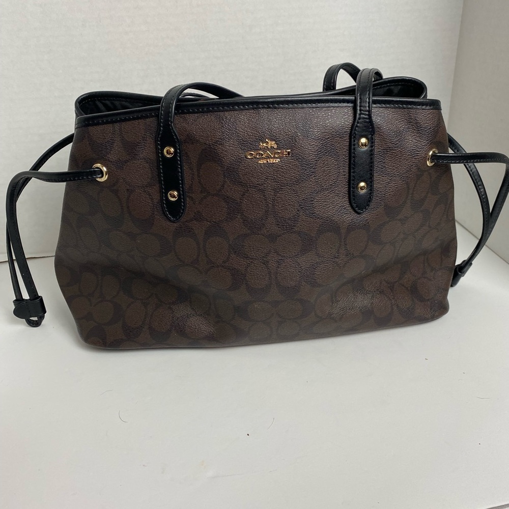 COACH DRAWSTRING CARRY ALL BAG IN SIGNATURE